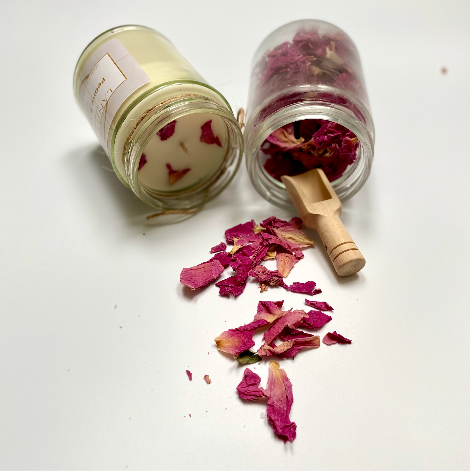 Peony & Velvet Musk Scented Soy Wax Candle - Lanji Candles